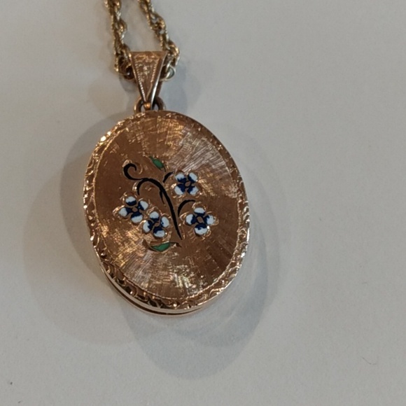 Beautiful 14 karat gold chain and lock it that opens for pictures if you choose. - Picture 2 of 6